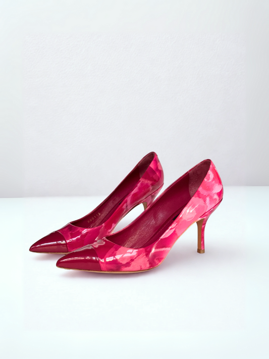 Side view of Louis Vuitton Vernis Ikat Pumps in pink, size 36