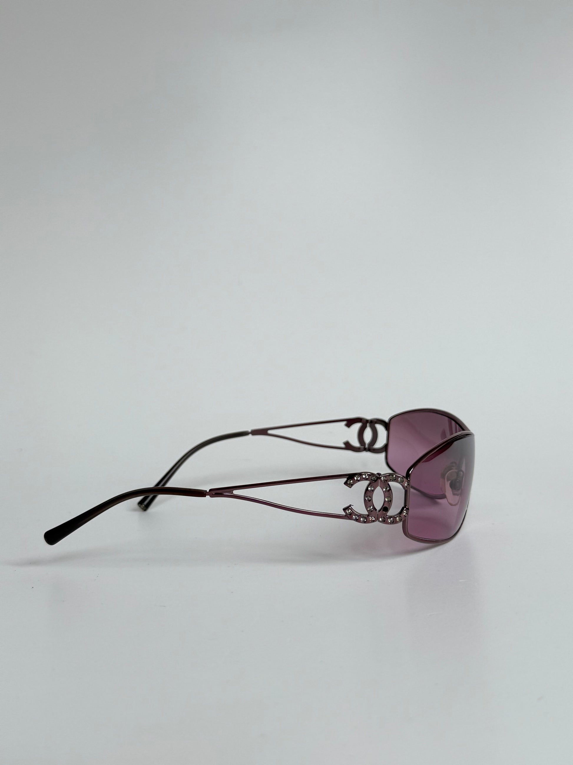Chanel vintage pink sunglasses model 4073 with signature logo detail
